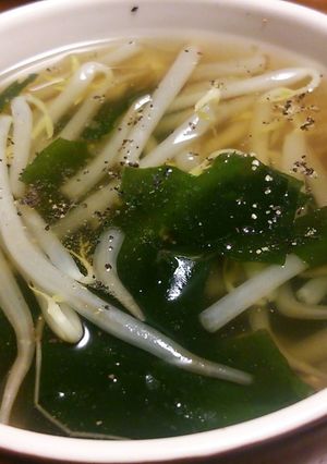 もやしたっぷりワカメスープ-レシピのメイン写真