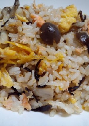 きのこと鮭の塩こぶチャーハン-レシピのメイン写真