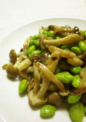 簡単☆枝豆とキノコのアンチョビソテー-レシピのメイン写真