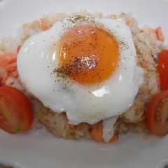 A picture of 残った焼き鮭で・鮭玉子チャーハン.