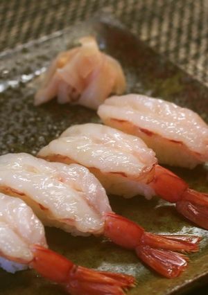赤海老のにぎり鮨（炙り海老味噌乗せ）-レシピのメイン写真