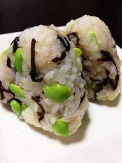 枝豆と塩こんぶおにぎり-レシピのメイン写真