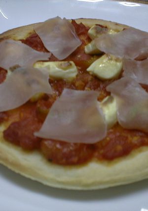 クリームチーズと生ハムのピザ-レシピのメイン写真