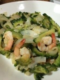 調味料二つだけ!ゴーヤと海老の旨塩麹炒め-レシピのメイン写真