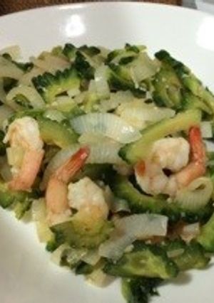 調味料二つだけ！ゴーヤと海老の旨塩麹炒め-レシピのメイン写真