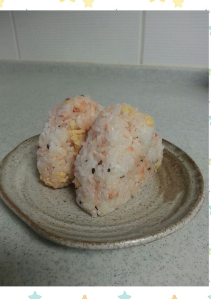 鮭と卵のおにぎり-レシピのメイン写真