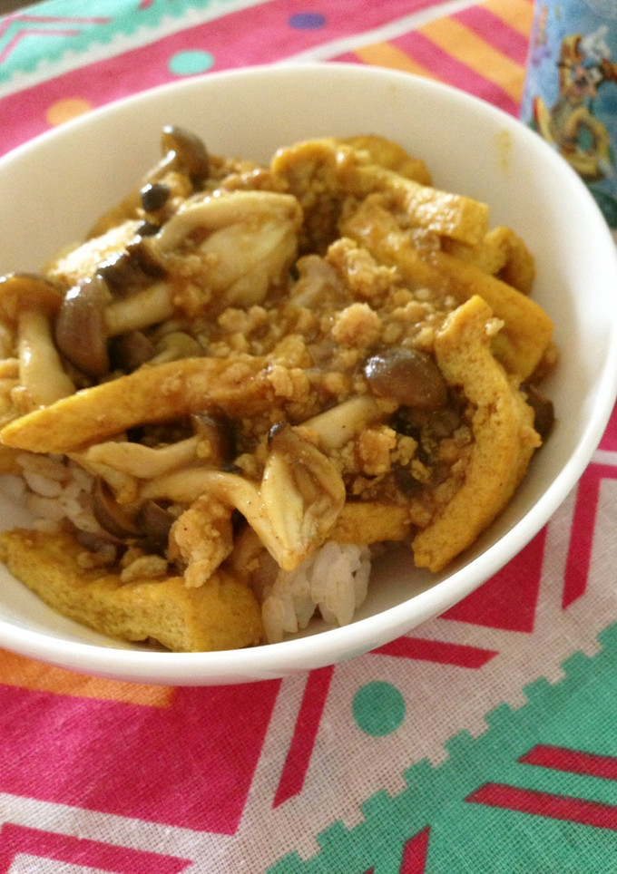 簡単！しめじと油揚げのカレーなそぼろ丼-レシピのメイン写真