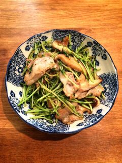 簡単!豆苗と豚肉・椎茸の男気炒め-レシピのメイン写真