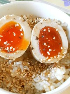 失敗なし!!焼肉のタレで♪味付け卵丼♡-レシピのメイン写真