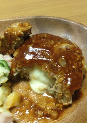簡単デミ♡チーズinハンバーグ-レシピのメイン写真