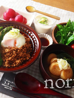 お肉不使用!お豆腐そぼろ丼定食-レシピのメイン写真
