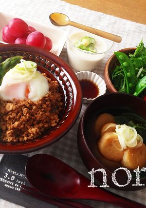 お肉不使用!お豆腐そぼろ丼定食-レシピのメイン写真