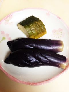 水なすとズッキーニのぬか漬け♪-レシピのメイン写真