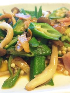 オクラとベーコンとシメジのバター醤油炒め-レシピのメイン写真