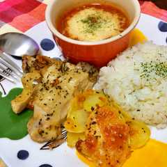 รูปของ チキンとポテトの香草グリル焼き