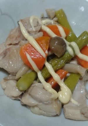 手間なし簡単☆チキンの彩り野菜レンジ蒸し-レシピのメイン写真