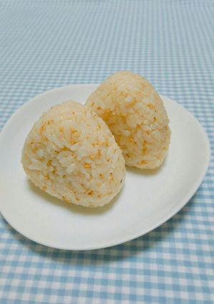 〖粉チーズとすり胡麻のおにぎり〗-レシピのメイン写真