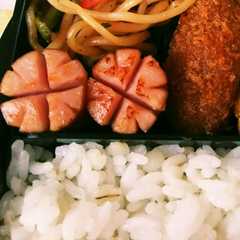 รูปของ お弁当に❁﻿ウィンナー飾り切りクローバー