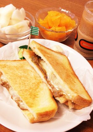 チーズカレーホットサンド♪モーニング。-レシピのメイン写真