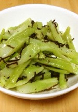 ブロッコリーの茎 塩昆サラダ-レシピのメイン写真
