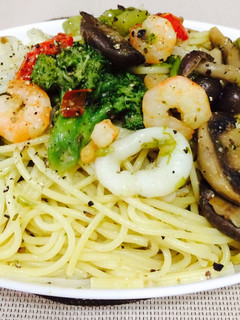 アヒージョで魚介とブロッコリーのパスタ-レシピのメイン写真
