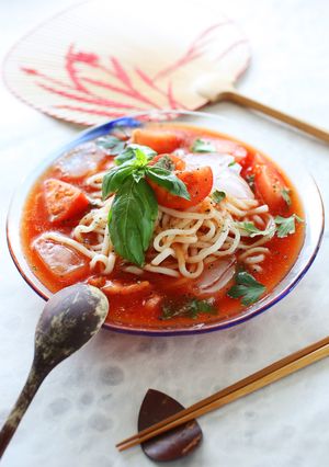 簡単◎真っ赤な冷たいトマト＆バジルうどん-レシピのメイン写真