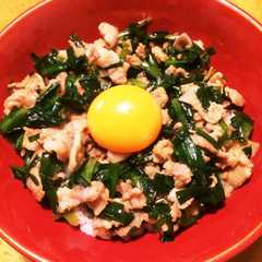 รูปของ ニラたっぷり♫ニラ農家の豚ニラ丼♡