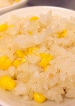 簡単★トウモロコシと玉ねぎの炊き込みご飯-レシピのメイン写真