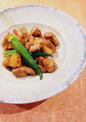 夏バテ解消！鶏肉とオクラのスタミナ煮物-レシピのメイン写真