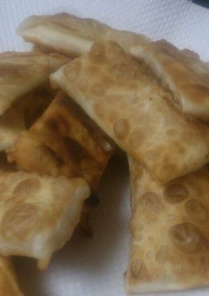 餃子の皮で♪ﾍﾞｰｺﾝﾁｰｽﾞ味付け不要-レシピのメイン写真