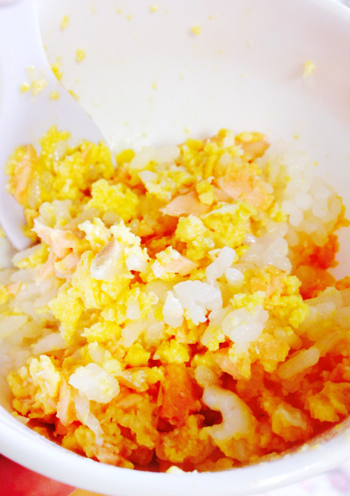 1歳〜鮭と卵の混ぜご飯♡-レシピのメイン写真