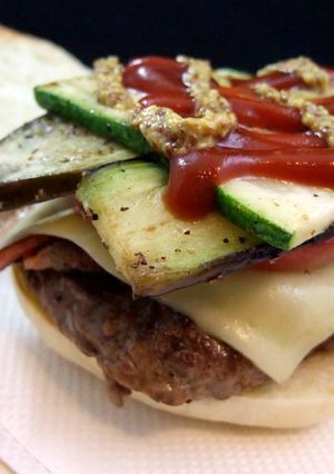 男性必見料理　夏野菜ハンバーガー-レシピのメイン写真