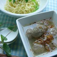 รูปของ インドネシアの屋台の味！手作りバクソ