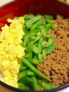 定番！しっとりそぼろの三色丼-レシピのメイン写真