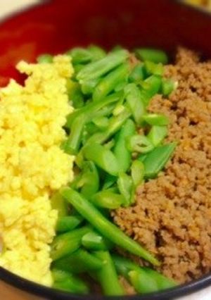 定番！しっとりそぼろの三色丼-レシピのメイン写真