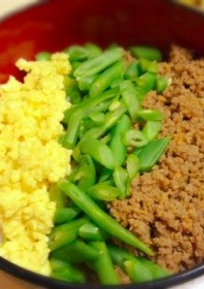 定番！しっとりそぼろの三色丼-レシピのメイン写真