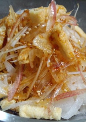玉ねぎとみょうがとカリカリ油揚げのサラダ-レシピのメイン写真