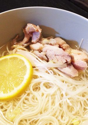 アンチョビだし汁の温かい無国籍そうめん-レシピのメイン写真