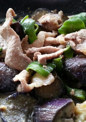 超簡単♪豚肉と茄子とﾋﾟｰﾏﾝの味噌炒め-レシピのメイン写真