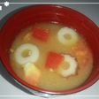 ちくわとトマトの味噌汁**だし入り~