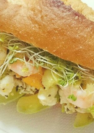 ヘルシーなアボカドと海老のバゲットサンド-レシピのメイン写真