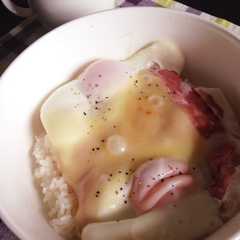 รูปของ 簡単 ベーコンチーズエッグ丼