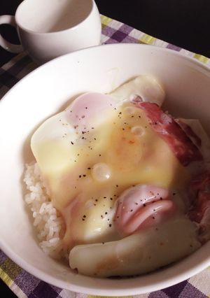 簡単 ベーコンチーズエッグ丼-レシピのメイン写真