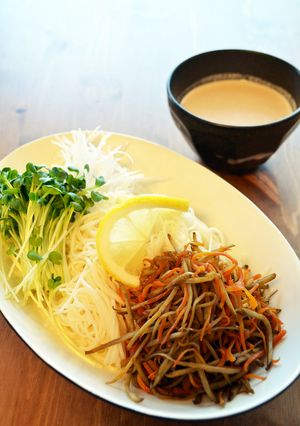 美肌！冷やし素麺のくるみ味噌ソース添え-レシピのメイン写真