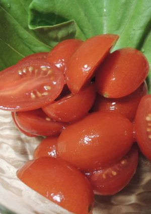 ｽﾌﾟｰﾝで食べるｱｲｺﾄﾏﾄｻﾗﾀﾞ-レシピのメイン写真