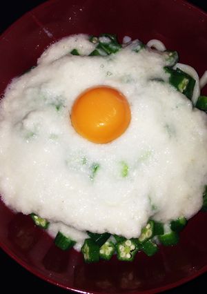オクラ・とろろ・納豆の月見ぶっかけうどん-レシピのメイン写真