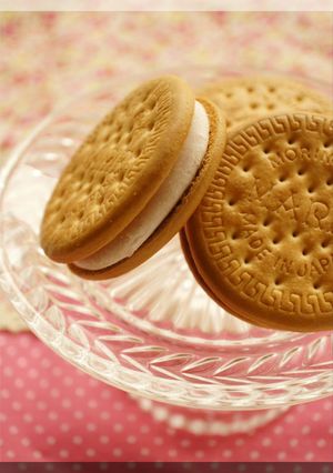 *苺フロマージュ♥クッキーサンドアイス♪-レシピのメイン写真