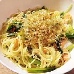รูปของ 鮭とほうれん草の和風パスタ