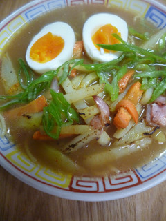 野菜炒めをのせたとんこつ醤油ラーメン-レシピのメイン写真
