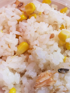缶詰めで♪鮭の中骨とコーンの炊き込みご飯-レシピのメイン写真